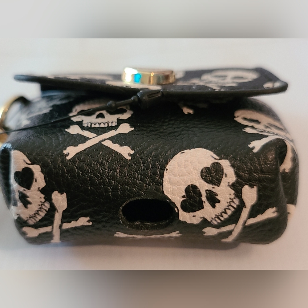 BETSEY JOHNSON SKULLS BONES AIRPOD CASE MINI POUCH COIN BAG CHARM CLIP - Picture 12 of 12